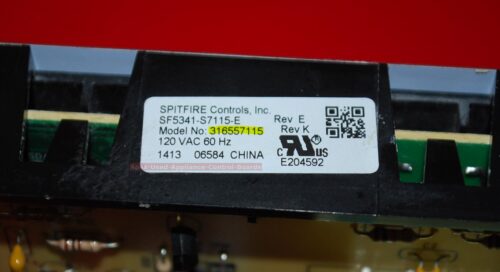 Part # 316557115, 316418200 Frigidaire Oven Control Board (used, overlay very good, white)
