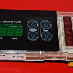 Part # 164D3147G040 - GE Oven Electronic Control Board (used, overlay good)