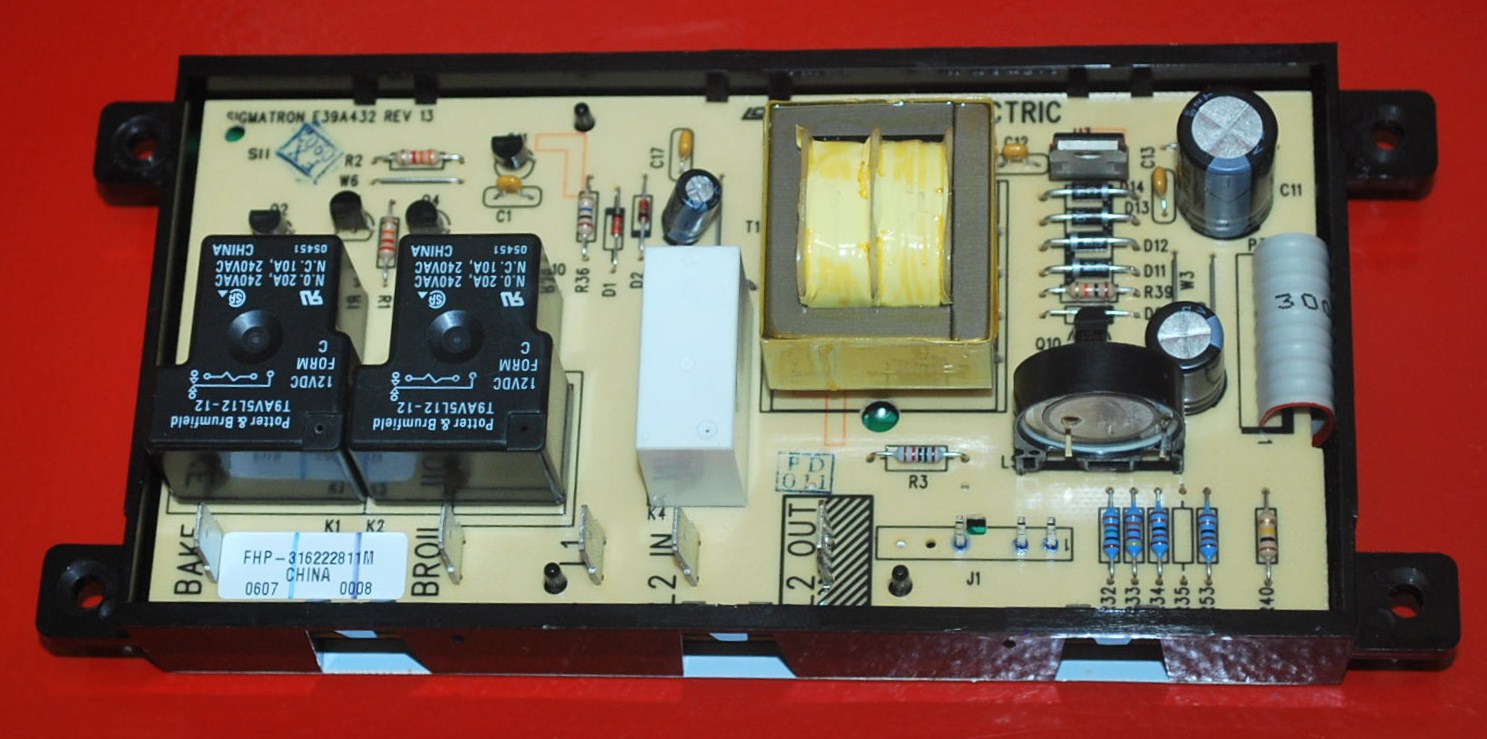 Part 316222811 79 Kenmore Oven Control Board (used, overlay good