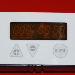 Part # WB27T10034 | 164D3260P013 - GE Oven Control Board (used, overlay fair - White )