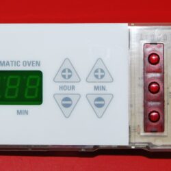 Part # 164D3147G041 - GE Oven Control Board (used, overlay very good - White)
