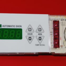 Part # 164D3147G020 - GE Oven Control Board (used, overlay fair - Almond)