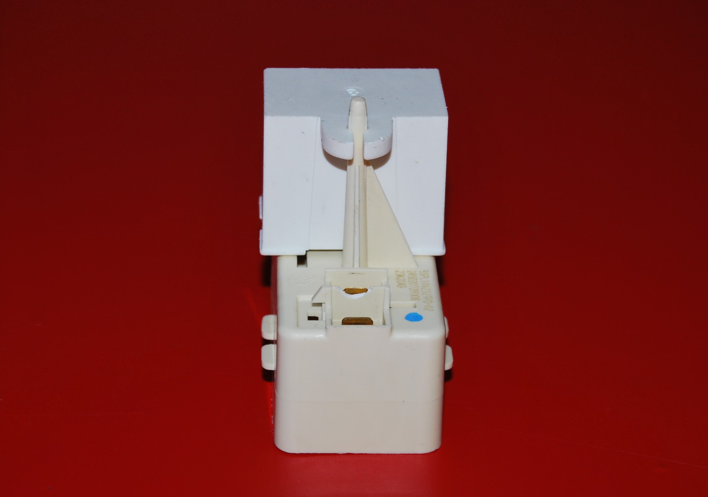 Part 245D2072P008 5SPL14V232TFD02 59 GE Refrigerator Start Relay And capacitor (used)