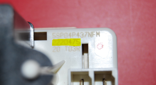 Part # 2220475 - Whirlpool Refrigerator Star Relay And Capacitor (used)